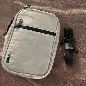 Brixley Medium Cream Crossbody